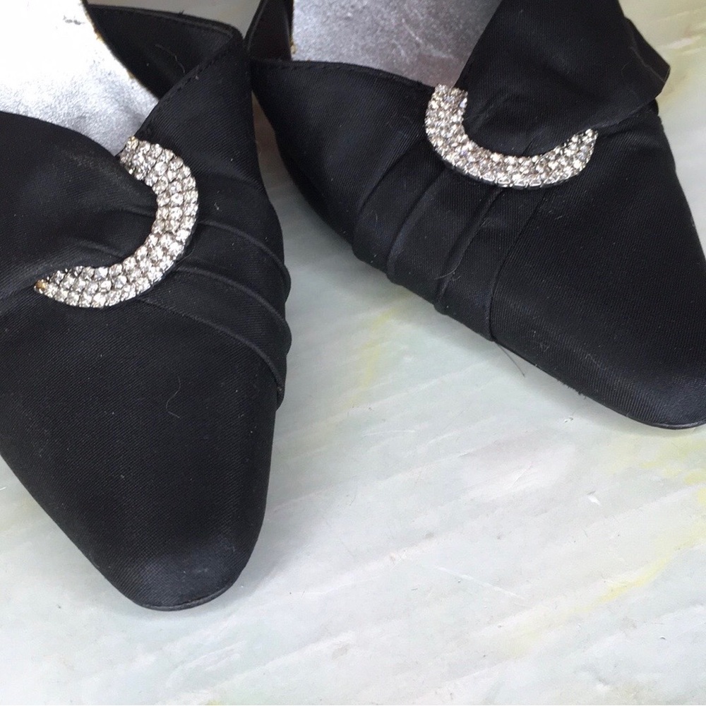 Vintage Step Up Elegant Black Satin Pumps with Rhinestone Detail - Picture 6 of 9